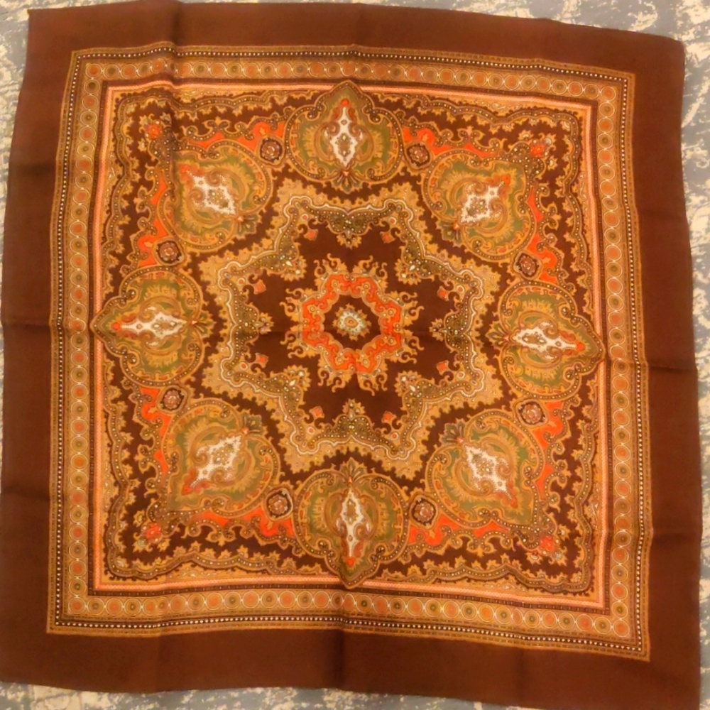 Nwt. 100% pure virgin wool. Colorful Paisley 25" *25" scarf. Vintage Vibe Y2K